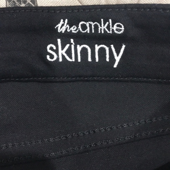 7 For All Mankind Flocked Floral Skinny Jeans - Picture 7 of 11